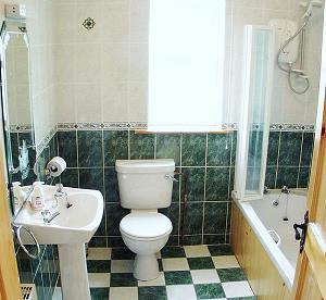 Main bathroom with shower over tub